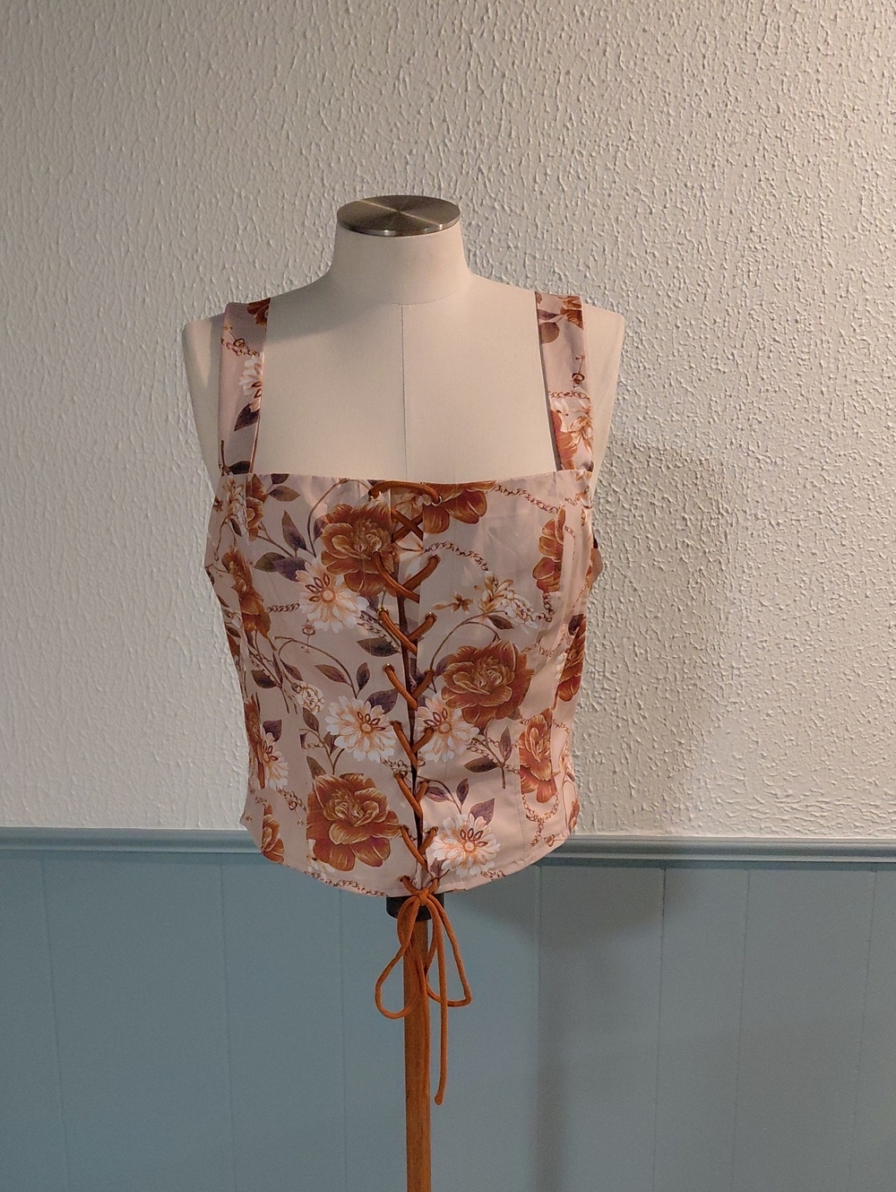 Floral Square-Neck Lace-Up Camisole in Cream and Rust